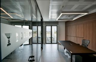 Business premise in Avenida Europa 6