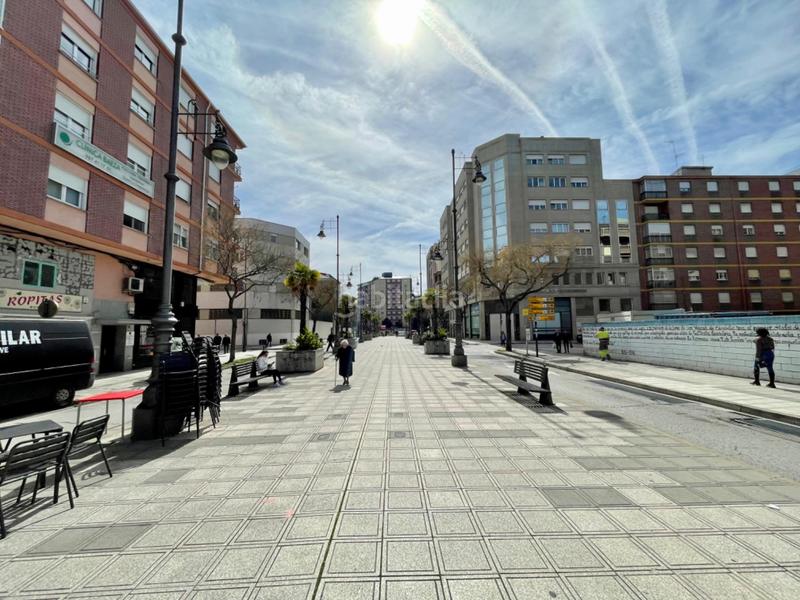 Foto db30c6b8-6efd-4ad2-92e9-6dd3367952d0. Local comercial a calle navaliegos en Ponferrada 6 a Ponferrada