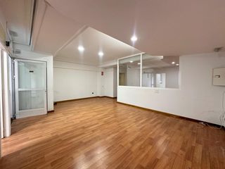 Lloguer Local Comercial a Centro. Local habilitado