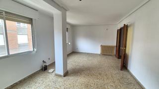 Pis  Calle alfredo agosti. Piso para reformar