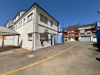Local Comercial  De portugal. Autolavado  flores del sil