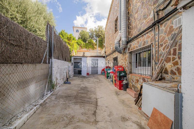 Foto 4e883bde-ad1f-418c-9b8d-a00f3a73b597. Casa con parcheggio in Can Gonteres Terrassa