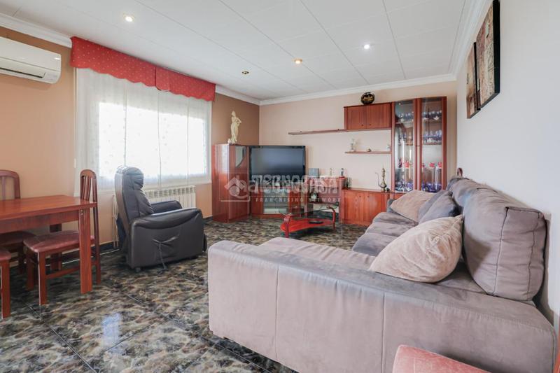 Foto 5bd1b2a6-0c6e-4b0c-ab6d-605ff39fec69. Casa con parcheggio in Can Gonteres Terrassa