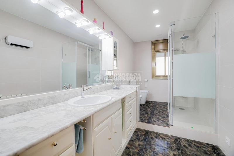 Foto 85c748a1-82ff-4099-8e3d-9a7b436eb114. Casa con parcheggio in Can Gonteres Terrassa