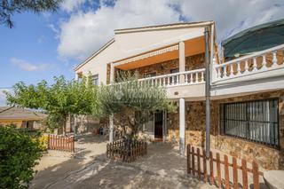 Maison à Can Gonteres. Casa en venta en terrassa