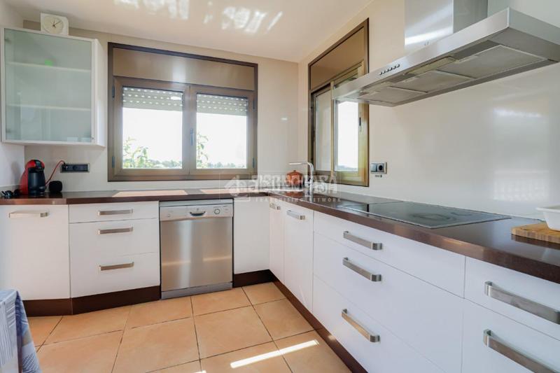 Foto d193c114-af54-4456-a1a1-40dfd7b6a904. Casa con parcheggio in Can Gonteres Terrassa