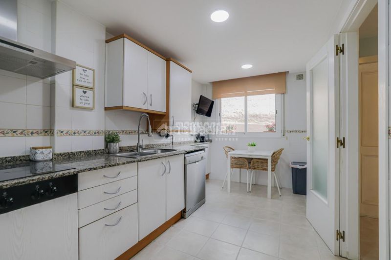 Foto 8a5ac591-e2c3-48c3-8531-1c2930562a79. Casa aparellada amb calefacció aparcament a Les Fonts Terrassa