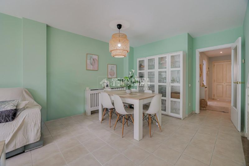 Foto aeddf590-41bd-44bc-a67d-13b722e12bfc. Casa aparellada amb calefacció aparcament a Les Fonts Terrassa