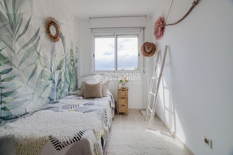 Foto d5cc3f9e-9c21-49b1-8b91-4c317a07b183. Casa aparellada amb calefacció aparcament a Les Fonts Terrassa