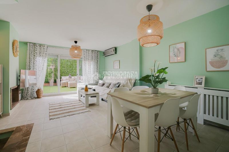 Foto fee79d2e-b3d3-4062-8b22-8c017dd8fd29. Casa aparellada amb calefacció aparcament a Les Fonts Terrassa