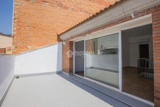 Casa aparellada a Poble Nou. Casa en venta en terrassa