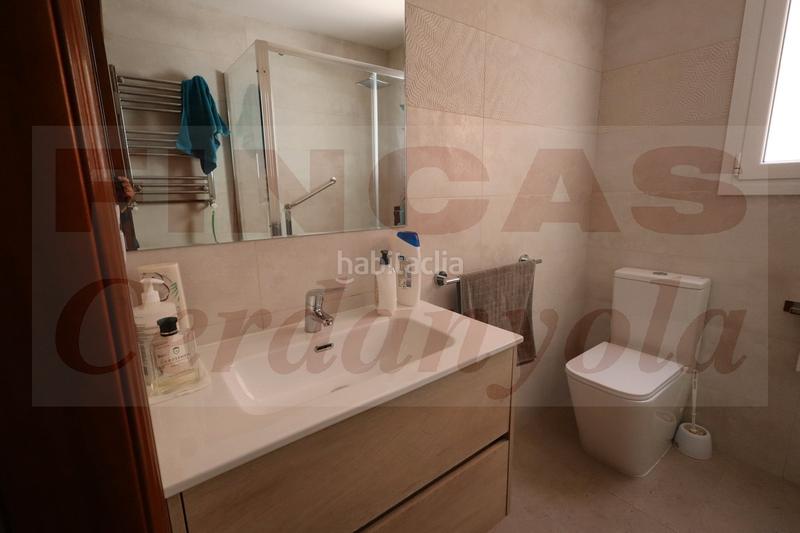 Foto e7506593-4d13-4c87-b557-aced87f635db. Piso pis en perfecte estat en Serraparera Cerdanyola del Vallès