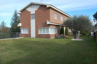 Haus  Carrer d'apel·les mestres. Molt bona casa