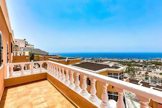 Casa a San Eugenio Alto. Chalet adosado en venta en costa adeje