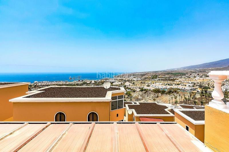 Foto 3e4608c8-c35b-447c-bc4a-0bcae54126f3. Casa chalet adosado en venta en costa en San Eugenio Alto Adeje