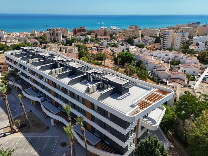 Foto 4c5b5d56-7ce3-4185-8185-4ea166794747. Àtic a calle la cornisa 14 a Montemar Torremolinos