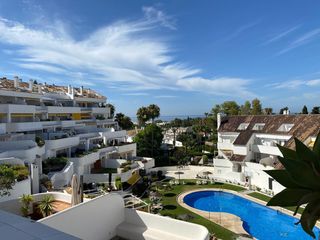 Apartament  Calle adelfas. Vive el auténtico estilo mediterráneo en nueva andalucía