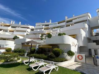 Apartament  Calle adelfas. Vive el auténtico estilo mediterráneo en nueva andalucía
