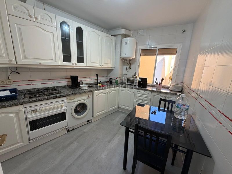 Foto 7377e7bc-95a1-47b4-b431-2cf16a8fa774. Apartament amb aparcament piscina a La Carihuela - Los Nidos Torremolinos