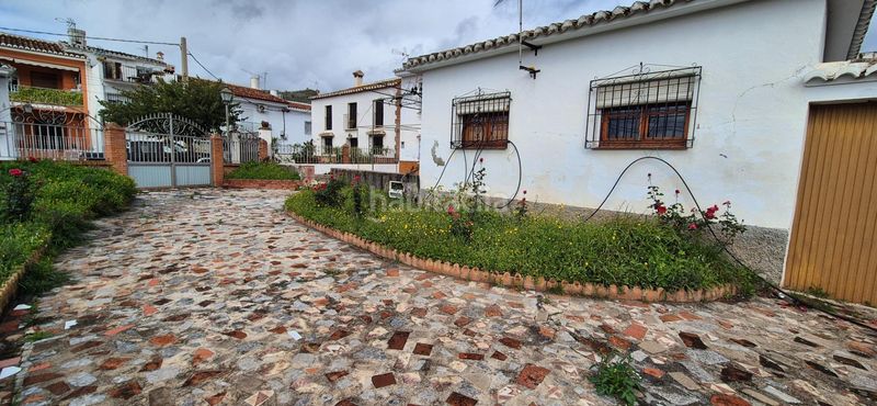 Foto 4e27a167-e80f-49d0-b147-ddfe58df24fa. Casa amb aparcament a Alcaucín