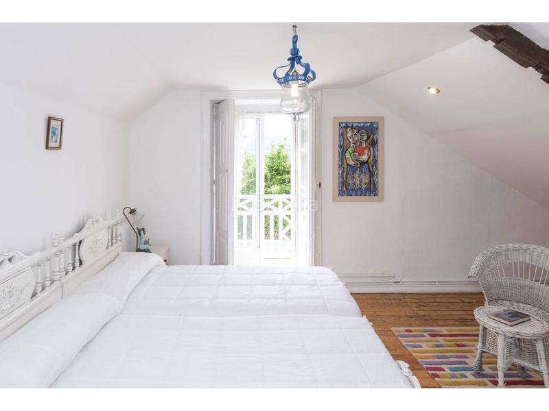 Foto cc1e3701-5c72-4b9e-aeaf-3dacb91458fc. Alquiler casa palacio del sxix reformado en Redondela