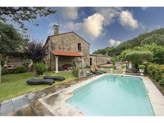 Rent House in Brión. Casa esèctacuñar con piscina propia y indepdendiente