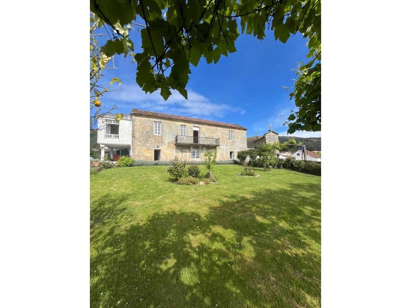 Foto 3409f2d5-daf5-419c-adad-4946e2dc4a5d. Casa amb aparcament a Muros