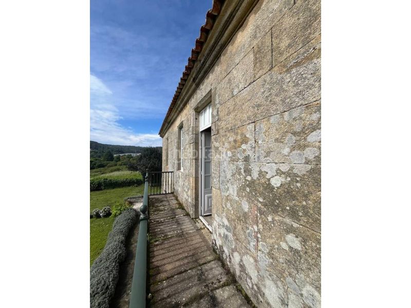 Foto 3ed2e790-520d-40e1-91d3-42fe173dfe01. Casa amb aparcament a Muros