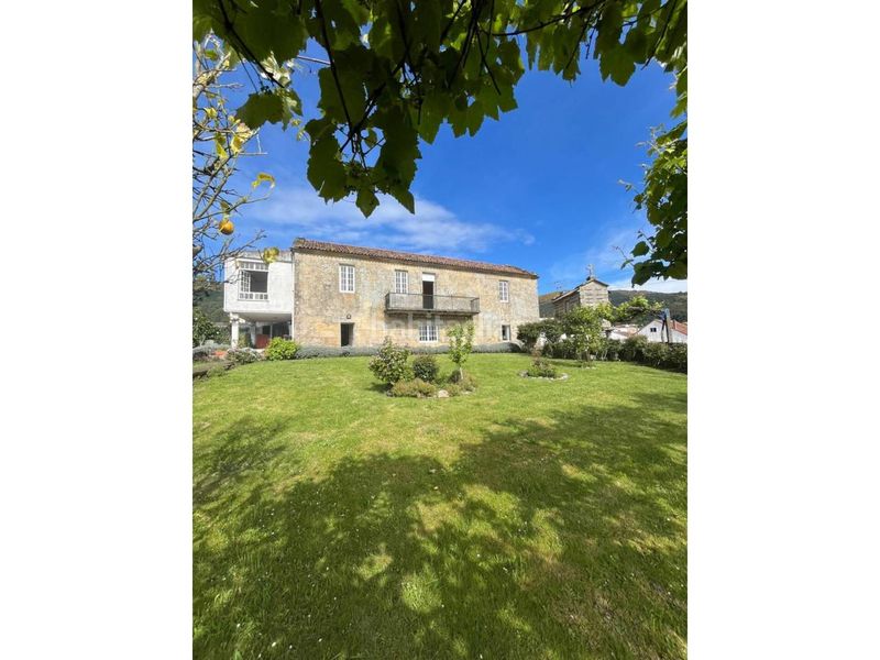 Foto f538a1c7-2dd9-4424-aea3-366e868fc2aa. Casa amb aparcament a Muros