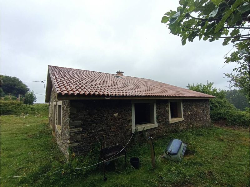 Foto 952dface-904b-4579-8c5a-8415a898cfd6. Casa amb aparcament a Abegondo