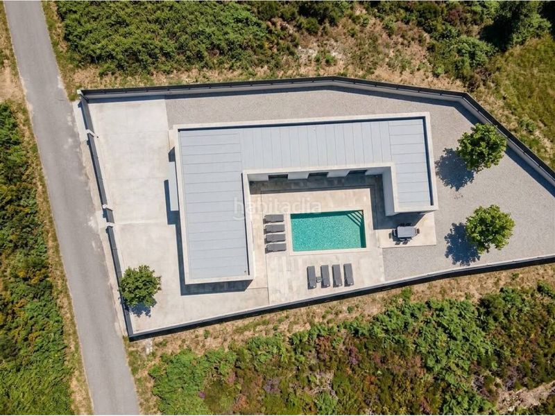 Foto d9f3357a-e8be-4635-bd31-c98794c3f165. Xalet amb calefacció aparcament piscina a A Zapateira Culleredo