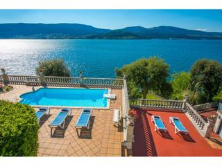 Rent House in Redondela. Espectacular caserío
