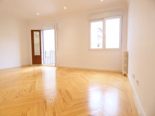 Rent Flat  Madrid - avenida de menéndez pelayo. Espectacular con balcón a jardines  2 dormitorios 2 baños aire a