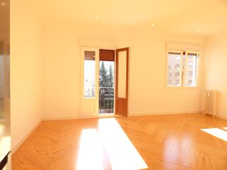 Miete Etagenwohnung  Madrid - avenida de menéndez pelayo. Espectacular con balcón a jardines  2 dormitorios 2 baños aire a