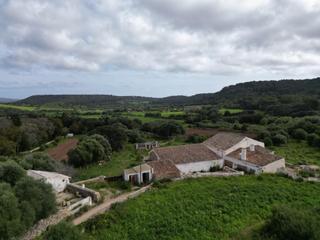 Maison à Es Mercadal Poble. Finca rústica en sa roca