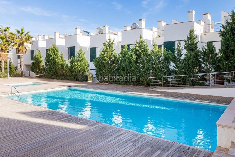 Foto 979c5e8c-e7b6-43d3-a297-2e8bf98761ec. Casa adossada amb calefacció aparcament piscina a Es Mercadal