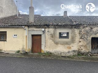 Chalet à Santo Domingo de Pirón. Quercus inmobiliaria te ofrece, esta estupenda casa para rehabil