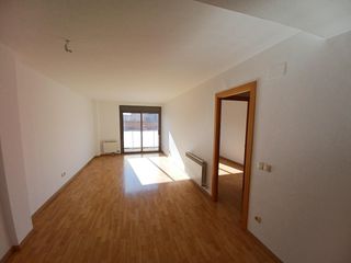Lloguer Pis  Calle felip pedrell. Luminoso piso de 2 hab. con parking ! sin comisión  800 mes