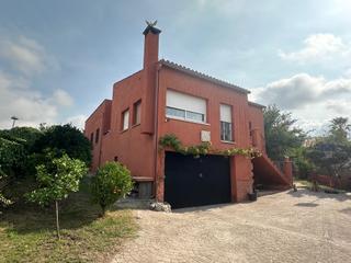 Casa en Secuita (La). Casa independiente en planta baja, esquinera y con gran terreno