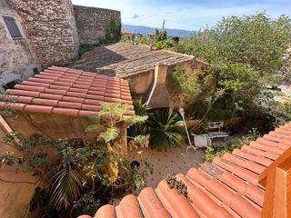 Casa a Perafort. Encantadora casa de pueblo esquinera en perafort