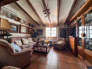 Casa a Perafort. Encantadora casa de pueblo esquinera en perafort