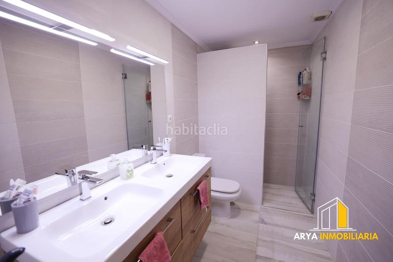 Foto 17aa5f0b-009e-44bf-9756-6f2b024e7cb4. Casa adosada encantador chalet adosado con piscina comunitaria en Loeches