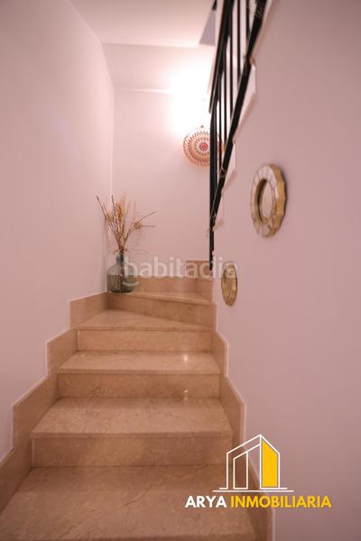 Foto 32a9a9ed-fca5-47d8-9978-9b3163f0b4a0. Casa adosada encantador chalet adosado con piscina comunitaria en Loeches