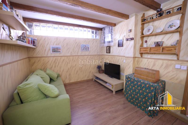 Foto 4a5bba04-b0a6-48fd-943b-07a7b4f99de5. Casa adosada encantador chalet adosado con piscina comunitaria en Loeches