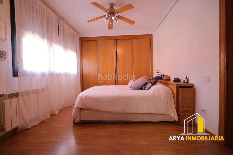 Foto 4af732b2-0676-4bac-85ef-ac6f231618f0. Casa adosada encantador chalet adosado con piscina comunitaria en Loeches