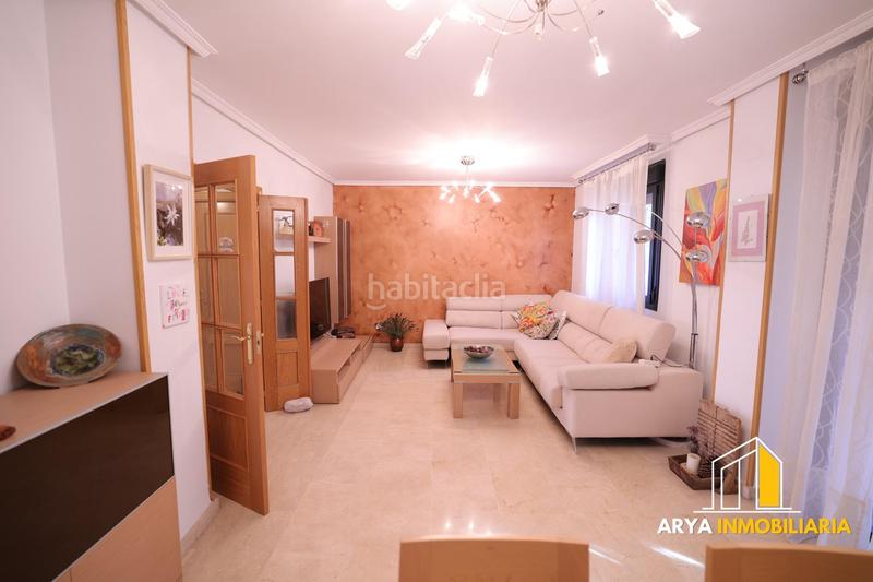 Foto 5b53aba7-f9ab-4aee-b42d-72874731c040. Casa adosada encantador chalet adosado con piscina comunitaria en Loeches