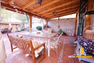 Casa adossada a Loeches. Encantador chalet adosado en loeches con piscina comunitaria