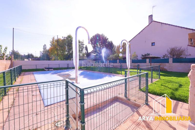 Foto 7e124b34-0296-49a7-921c-e4d144ef11c8. Casa adosada encantador chalet adosado con piscina comunitaria en Loeches