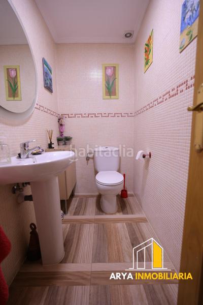 Foto c49cb072-2f8f-42a5-a7b4-ce9d15a9ff97. Casa adosada encantador chalet adosado con piscina comunitaria en Loeches