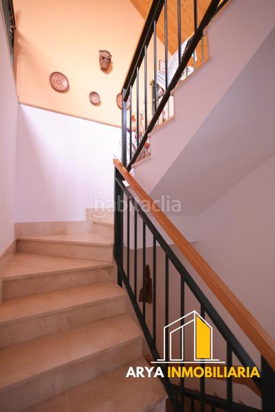 Foto cce40552-39d0-463d-85e6-851fee655208. Casa adosada encantador chalet adosado con piscina comunitaria en Loeches